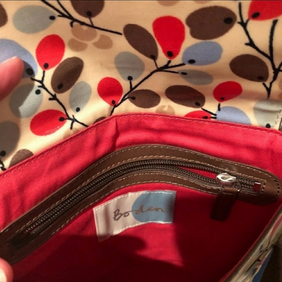 Boden Crossbody Bag - Picture 7 of 8